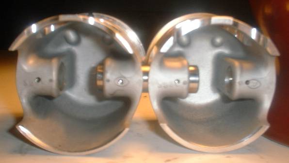 VITO'S PISTON ON THE RIGHT SIDE.
COMPARE SKIRT THICKNESS TO THE WISECO ON THE LEFT